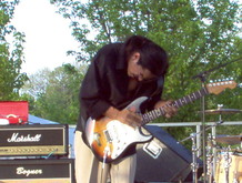 Los Lonely Boys on May 17, 2004 [605-small]