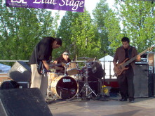 Los Lonely Boys on May 17, 2004 [617-small]