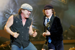 AC/DC / The Answer on Dec 12, 2008 [880-small]