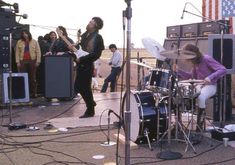 Jimi Hendrix / Buddy Miles Express / Blue Mountain Eagle on Apr 26, 1970 [974-small]