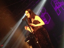 BANKS on Oct 4, 2014 [510-small]
