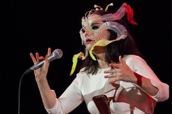 Björk  on Mar 29, 2017 [544-small]