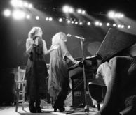 Fleetwood Mac / Kenny Loggins on Sep 15, 1977 [549-small]