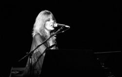 Fleetwood Mac / Kenny Loggins on Sep 15, 1977 [553-small]