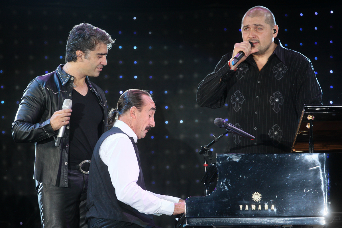 Sin Bandera Concert & Tour History (Updated for 2024) Concert Archives