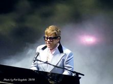 Elton John on Oct 23, 2018 [884-small]