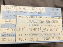 Stevie Ray Vaughan And Double Trouble on Dec 31, 1989 [670-small]