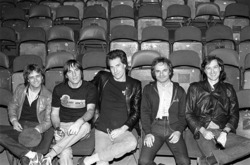 The Kinks / John Mellencamp on Oct 24, 1980 [389-small]