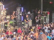 311 / The Offspring / Pepper. on Jul 7, 2010 [945-small]