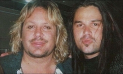 Vince Neil on May 25, 2001 [797-small]