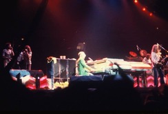 Elton John on Jul 6, 1976 [627-small]