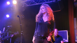 Dana Fuchs on Oct 13, 2018 [304-small]