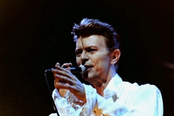 David Bowie on Jul 9, 1990 [511-small]