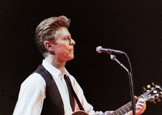 David Bowie on Jul 9, 1990 [512-small]