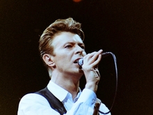 David Bowie on Jul 9, 1990 [513-small]