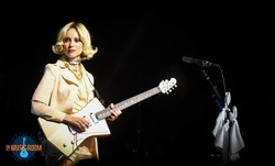St. Vincent / Ali Macofsky on Sep 7, 2021 [270-small]