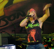 Mötley Crüe / Poison / New York Dolls on Jun 15, 2011 [785-small]
