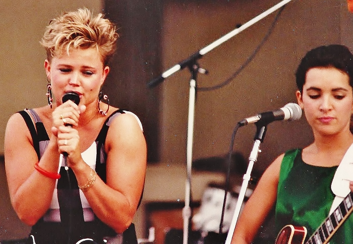 The GoGo's Concert & Tour History (Updated for 2022) Concert Archives