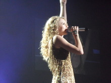 Taylor Swift / Ryan Sheridan on Mar 27, 2011 [869-small]