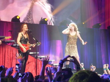 Taylor Swift / Ryan Sheridan on Mar 27, 2011 [870-small]
