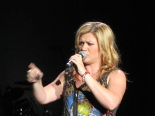 Kelly Clarkson / Cover Drive on Oct 10, 2012 [875-small]