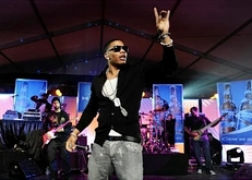 Nelly / Ke$ha / Pitbull on Feb 5, 2011 [924-small]