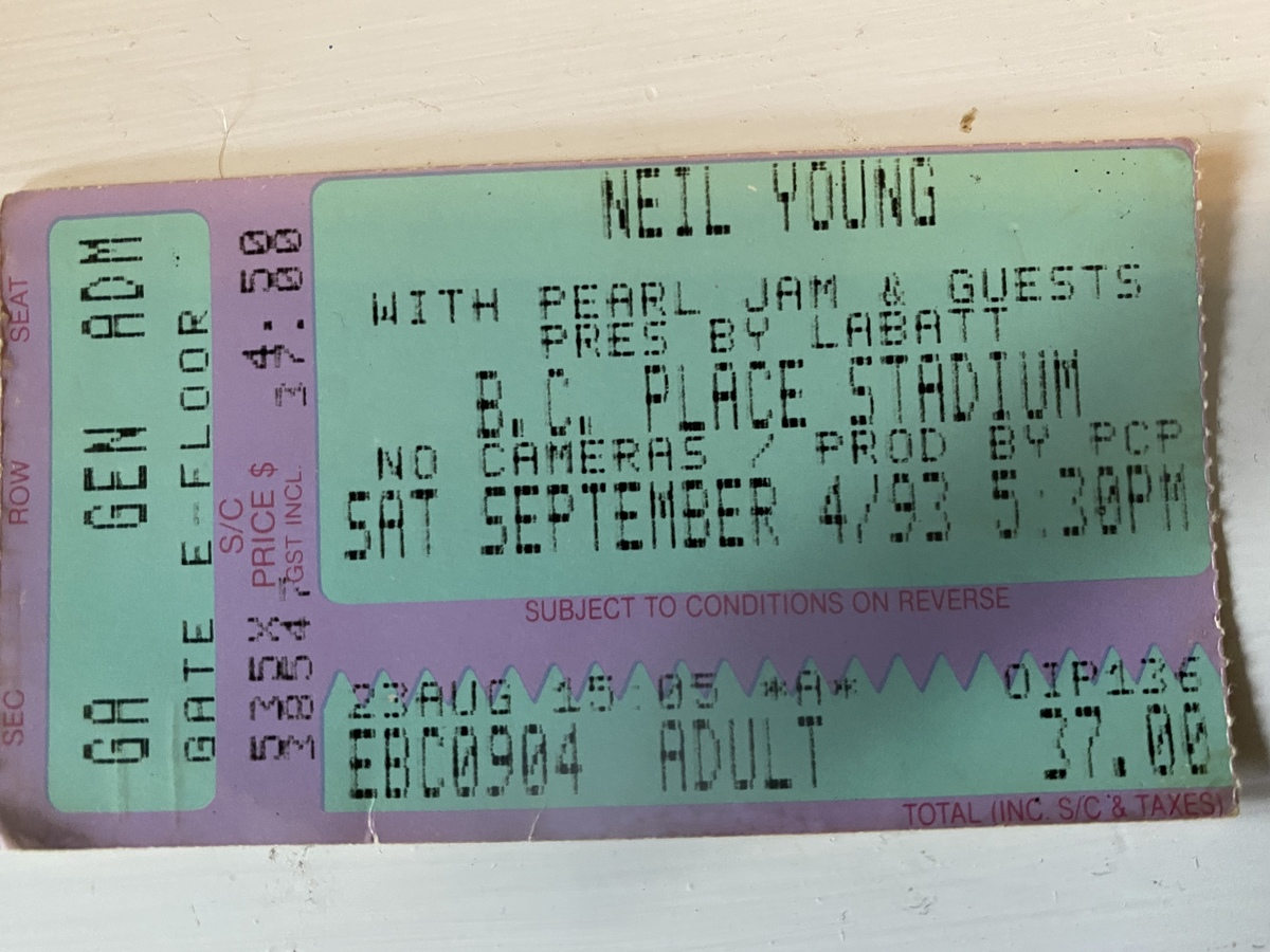 Sep 04, 1993 Neil Young / Booker T. & The MG's / Pearl Jam / Blind