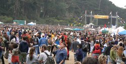 tags: Michael Franti & Spearhead, San Francisco, California, United States, Crowd, Speedway Meadow, Golden Gate Park - Michael Franti & Spearhead / The Indigo Girls / Hot Buttered Rum String Band / DJ Spooky on Sep 8, 2007 [468-small]