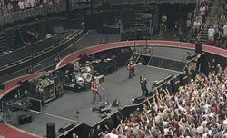 U2 on Aug 11, 2001 [559-small]