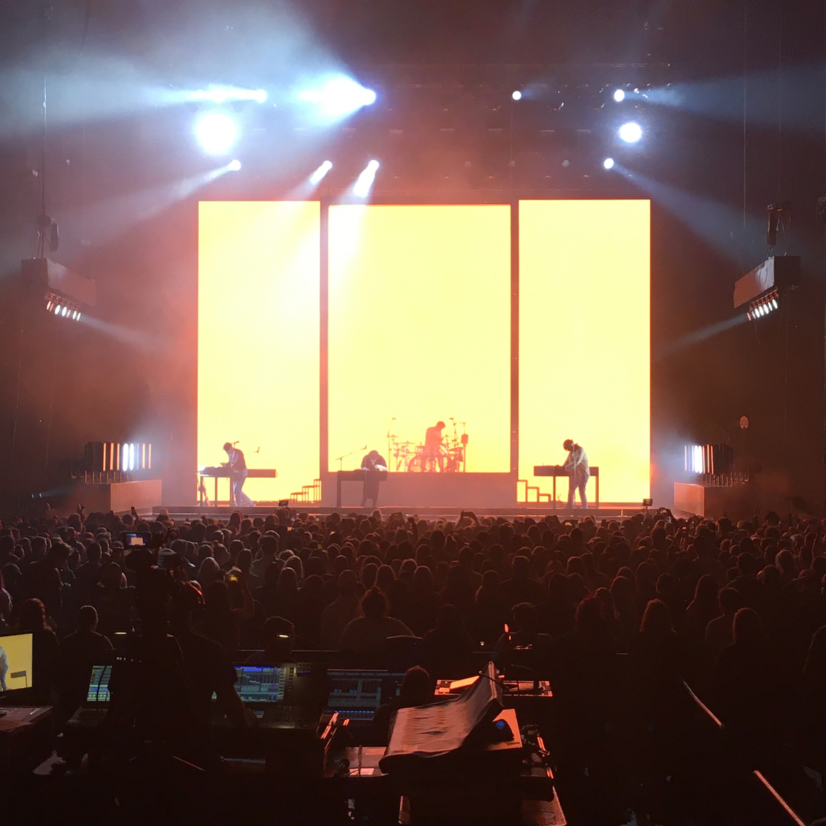 Nov 19, 2019 The 1975 / Laundry Day at PNC Arena Raleigh, North