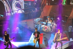 One Direction / 5 Seconds Of Summer on Sep 21, 2014 [062-small]