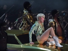 Miley Cyrus / Weslo on Jun 22, 2014 [496-small]