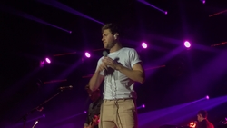 Niall Horan / Julia Michaels on Apr 28, 2018 [293-small]