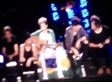 One Direction / P9 on May 10, 2014 [645-small]