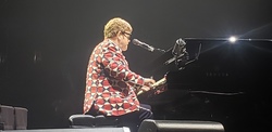Elton John on Feb 9, 2022 [116-small]