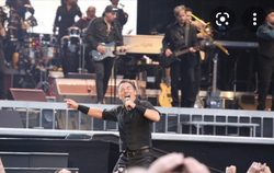 Bruce Springsteen / Bruce Springsteen & The E Street Band on Jun 20, 2013 [145-small]