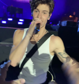 Shawn Mendes on Dec 21, 2019 [518-small]