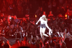 Taylor Swift / Ed Sheeran / Brett Eldredge on Apr 19, 2013 [324-small]
