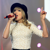 Taylor Swift / Ed Sheeran / Brett Eldredge on Apr 18, 2013 [358-small]