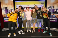 PRETTYMUCH on Nov 11, 2018 [191-small]
