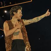Harry Styles on Nov 28, 2021 [919-small]