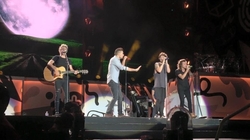 One Direction / Icona Pop on Aug 23, 2015 [152-small]