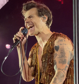 Harry Styles on Nov 28, 2021 [548-small]