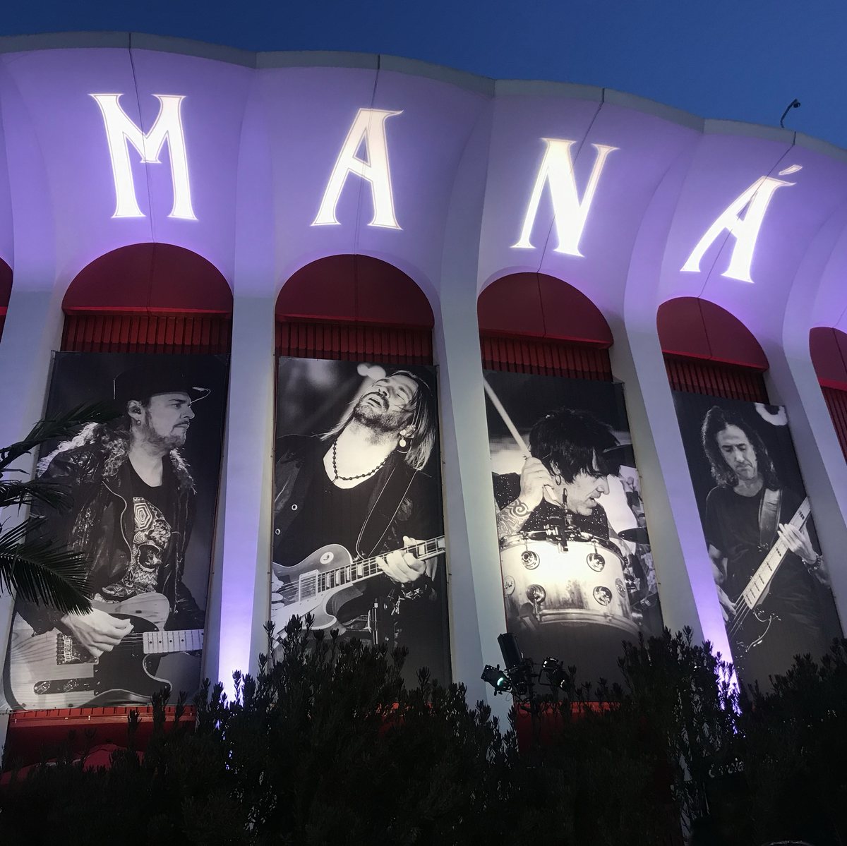 Maná begins record-breaking series of concerts at the Forum in Inglewood –  Daily Breeze