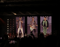 Jonas Brothers / Kelsea Ballerini / Jordan McGraw on Sep 21, 2021 [911-small]