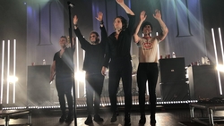 5 Seconds of Summer on Apr 19, 2018 [870-small]