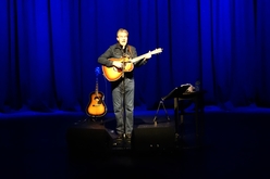 Lloyd Cole on Feb 24, 2018 [389-small]
