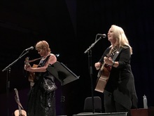 Mary Chapin Carpenter / Shawn Colvin on Oct 10, 2019 [136-small]