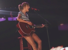 Taylor Swift / Ed Sheeran / Casey James on Aug 31, 2013 [322-small]