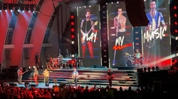 Jonas Brothers / Kelsea Ballerini / Jordan McGraw on Oct 27, 2021 [695-small]